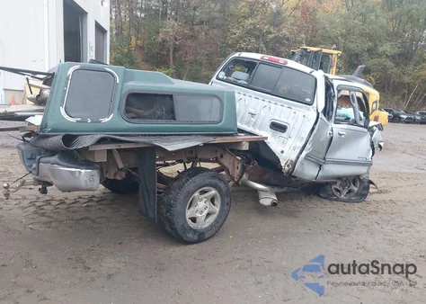 2000 Toyota Tundra Sr5 V8 from USA, damaged, VIN 5TBBT4416YS084790